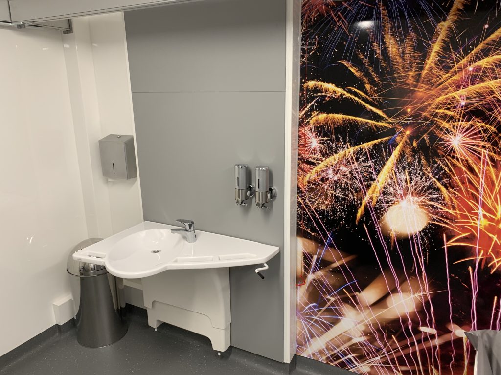 adjustable washbasin