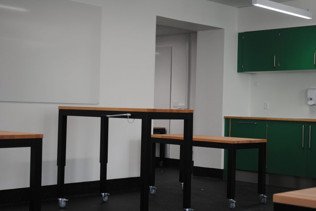 height adjustable tables for wheelchair users