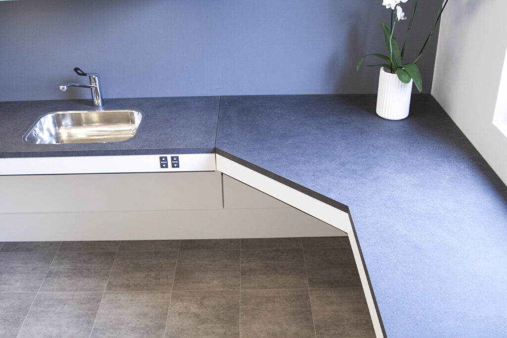 height adjustable corner solution for accessible kitchen countertop
