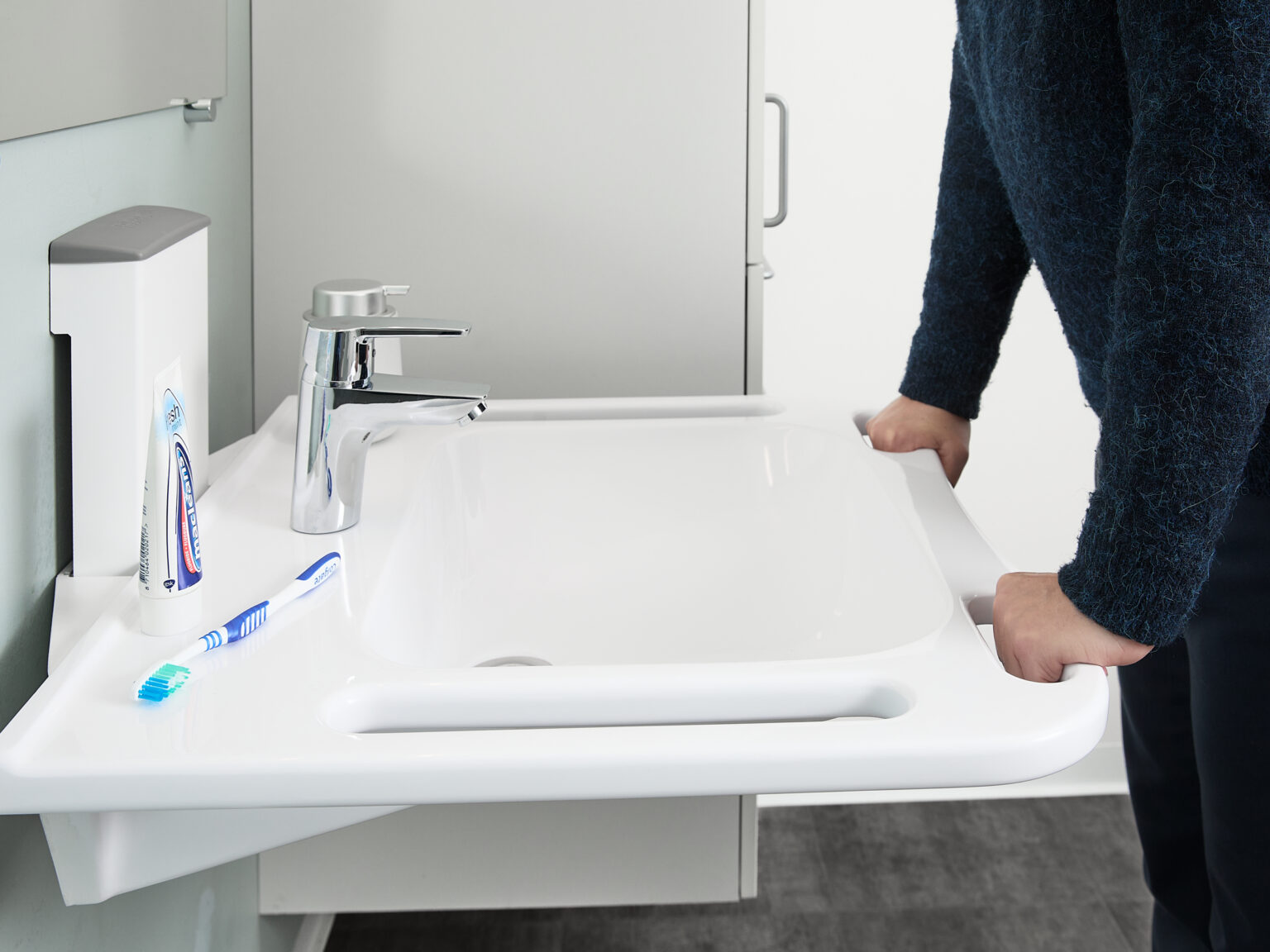 adaptline washbasin with height adjustment
