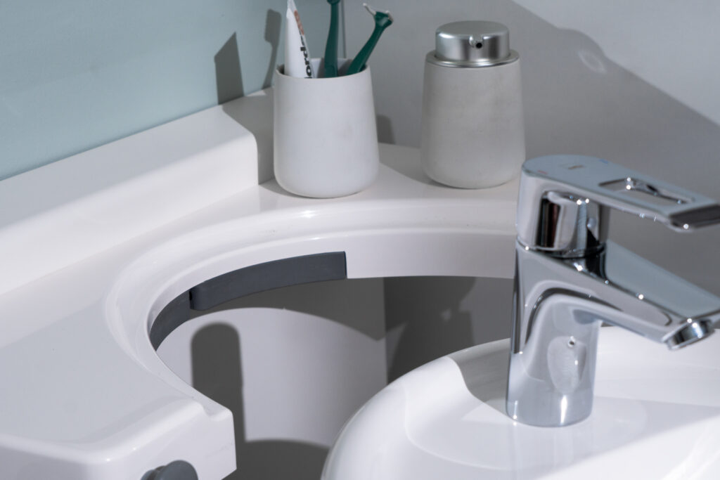 swingline washbasin with manual height adjustment