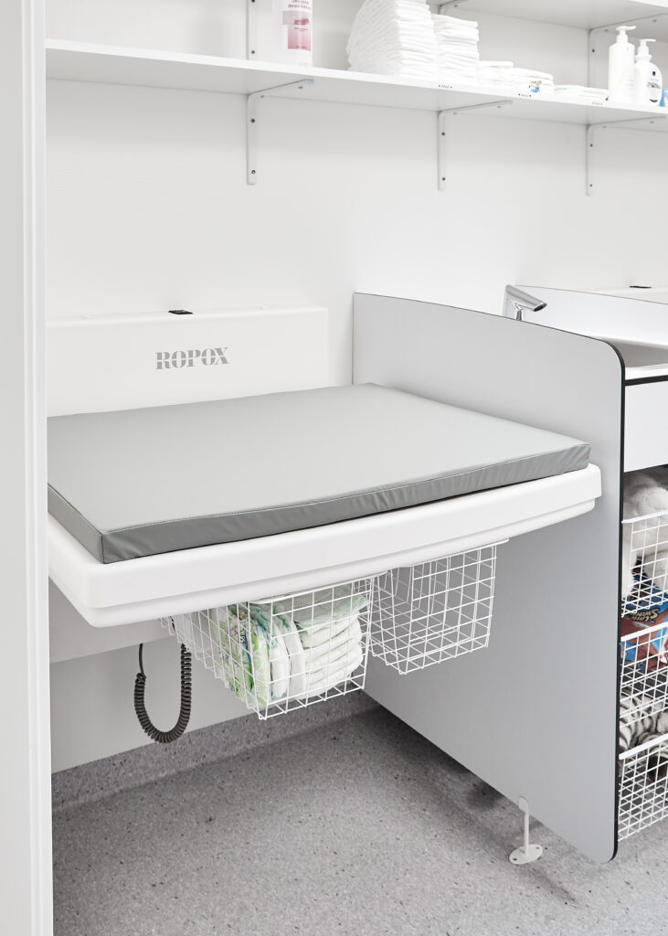 medi2 height adjustable daycare changing table