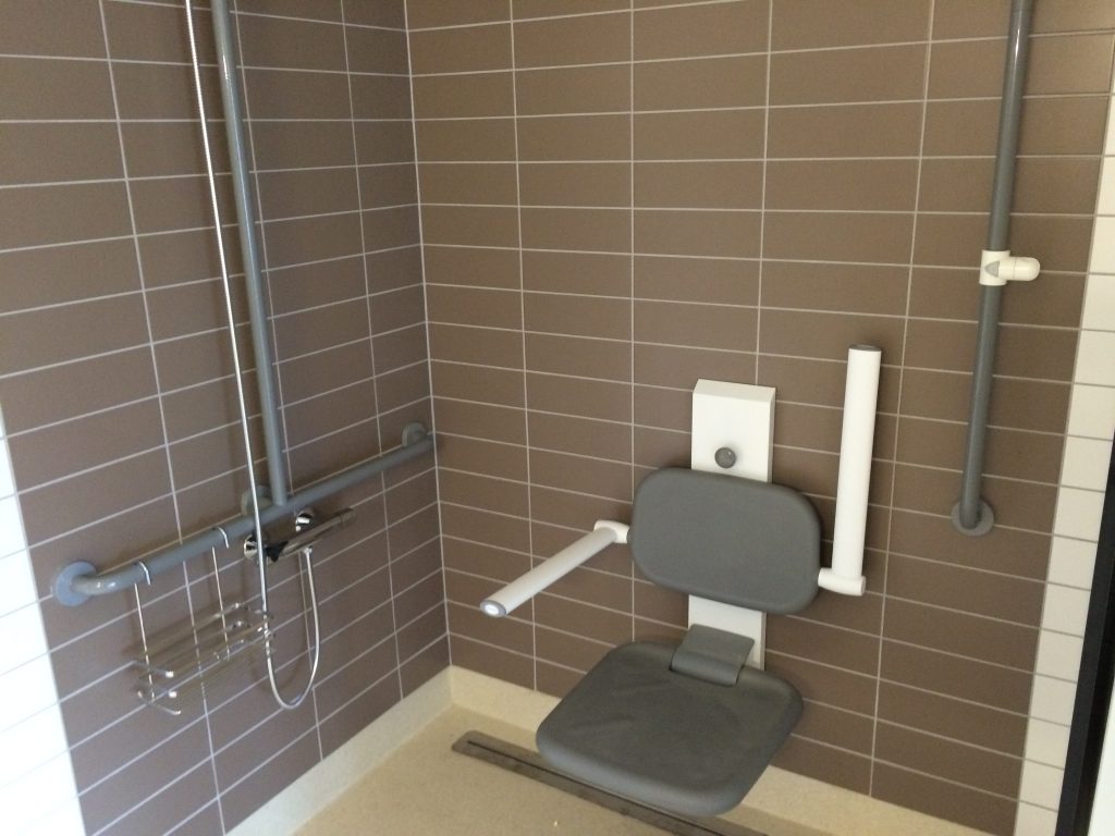 adjustable shower seat