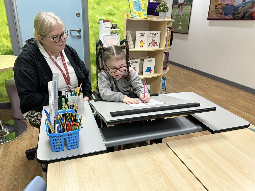 wheelchair user at a ropox vision table