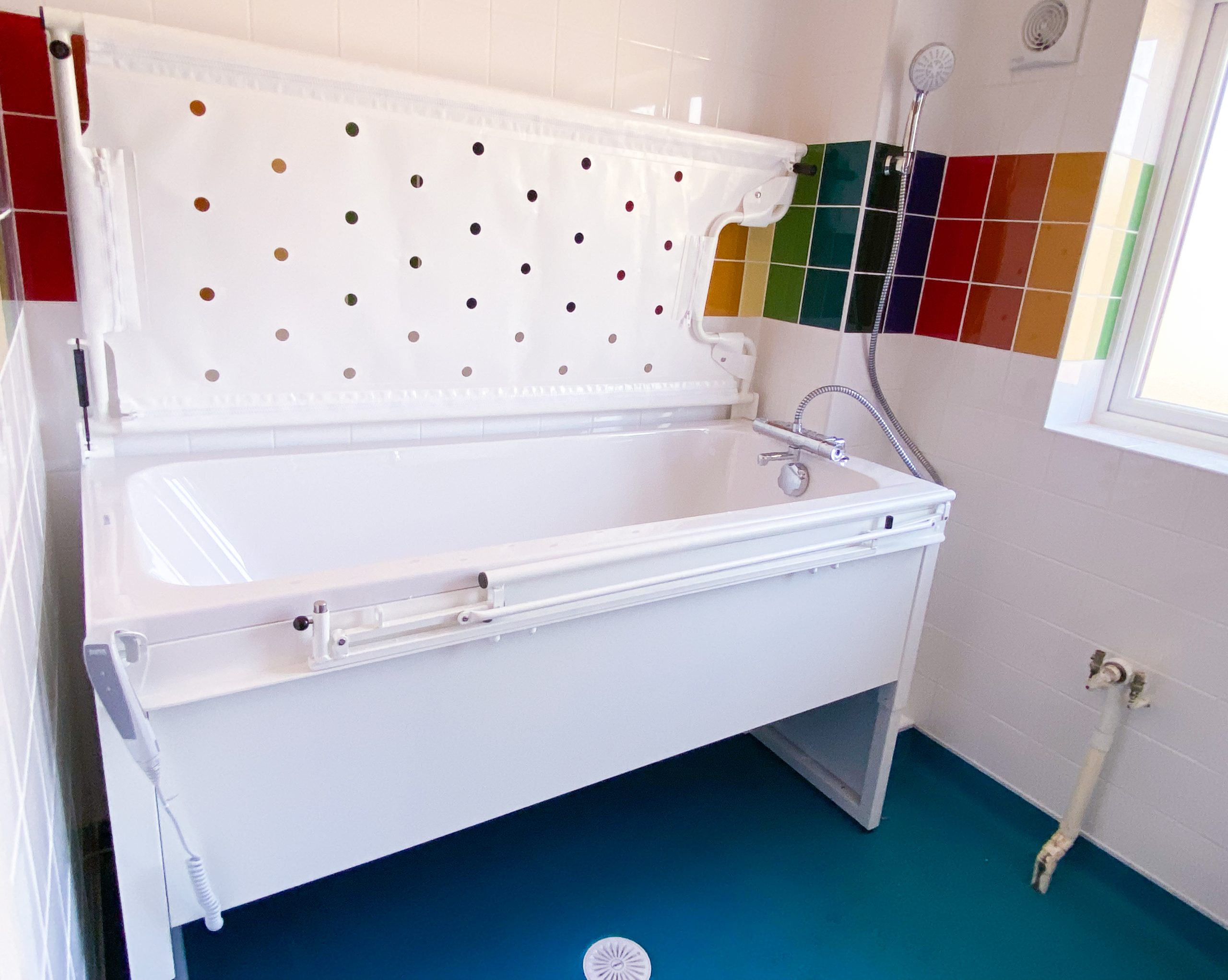 Accessible bathtub
